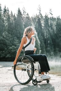 Mit Selbstheilung aus dem Rollstuhl