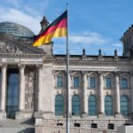 Innenministerium fordert - Untersuchung gegen Merkel